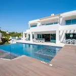 Casa Da Lua - Luxury 4-bedroom With Pool וילה קארבואירו