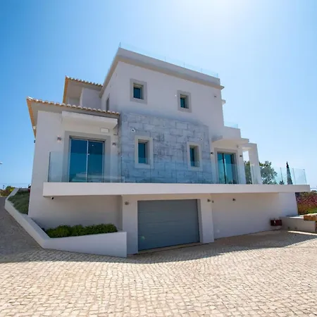 וילה Casa Da Lua - Luxury 4-bedroom With Pool קארבואירו