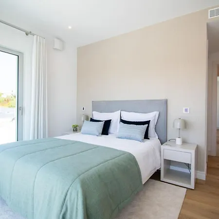 Вилла Casa Da Lua - Luxury 4-bedroom With Pool